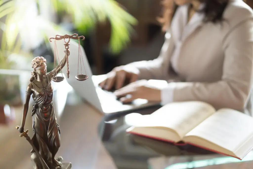 Darstellung einer Statute der Göttin Justitia